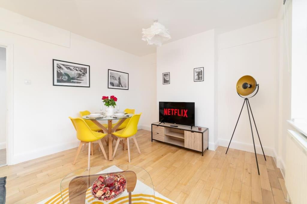 Two Bedroom Apartment By Buonomo Stays Short Lets & Serviced Accommodation In Balham With Balcony Londyn Zewnętrze zdjęcie